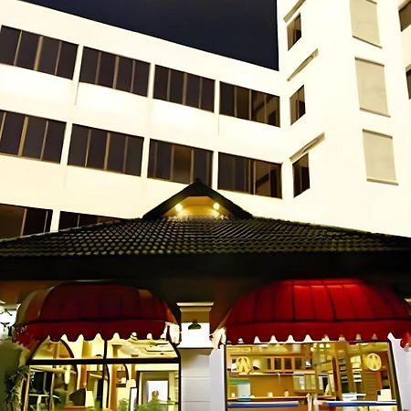 Super Oyo 1096 Winner Inn Hotel Chiang Mai Eksteriør billede