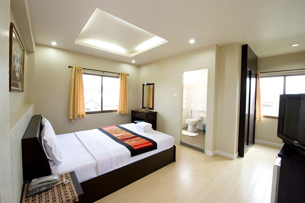 Super Oyo 1096 Winner Inn Hotel Chiang Mai Eksteriør billede