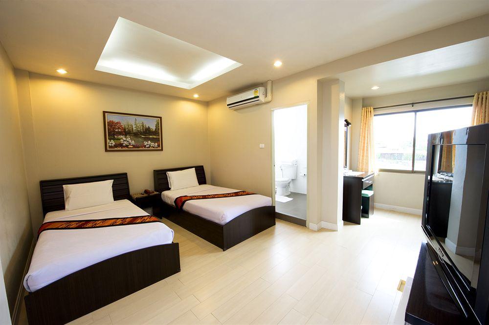 Super Oyo 1096 Winner Inn Hotel Chiang Mai Eksteriør billede