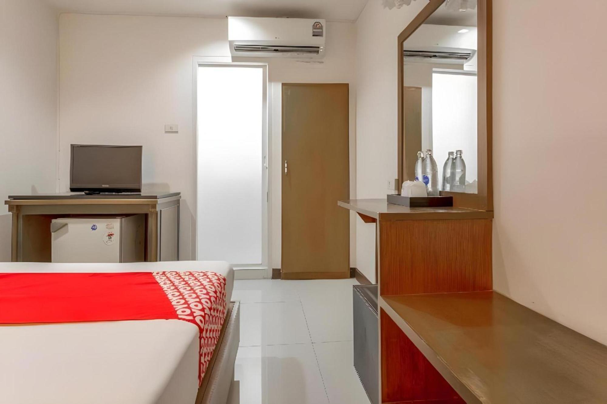 Super Oyo 1096 Winner Inn Hotel Chiang Mai Eksteriør billede