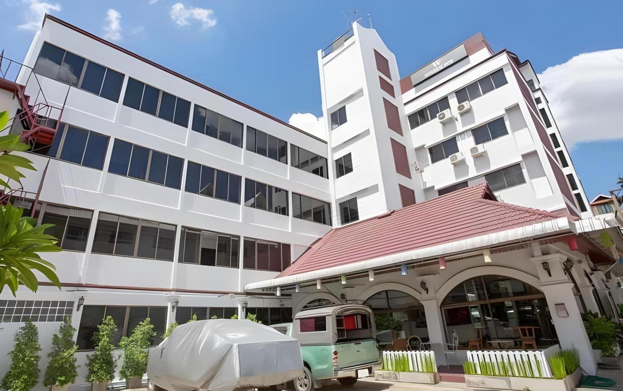 Super Oyo 1096 Winner Inn Hotel Chiang Mai Eksteriør billede