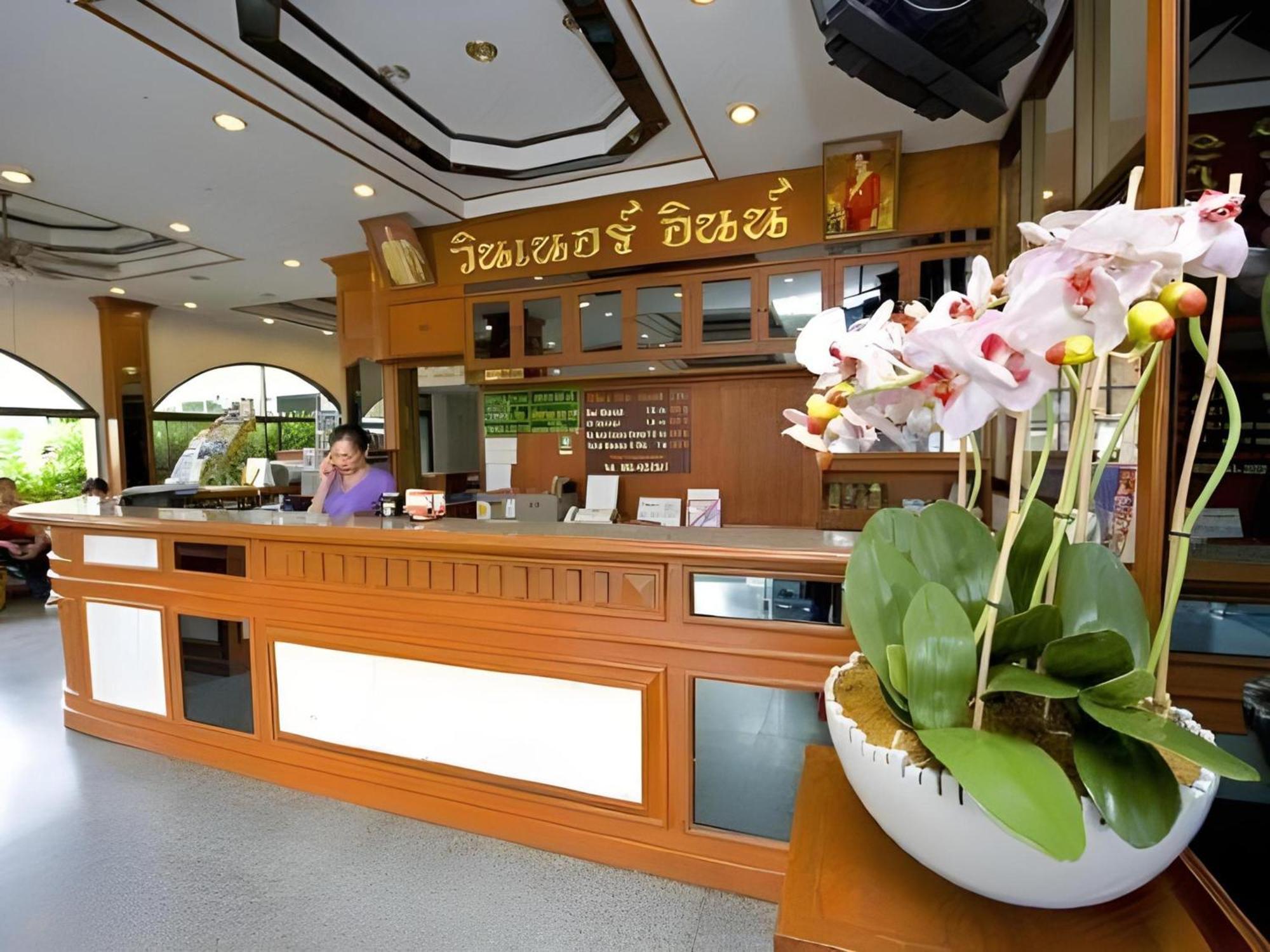 Super Oyo 1096 Winner Inn Hotel Chiang Mai Eksteriør billede